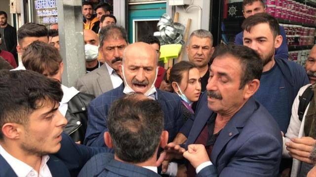  Faili meçhulleri soran esnafı tartakladılar! Siirt’te Akşener’i terlettiler