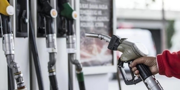 Faiz kararı sonrası beklenmedik şekilde dolar çakıldı! Akaryakıta indirim gelecek mi? Zam yapıldı mı?