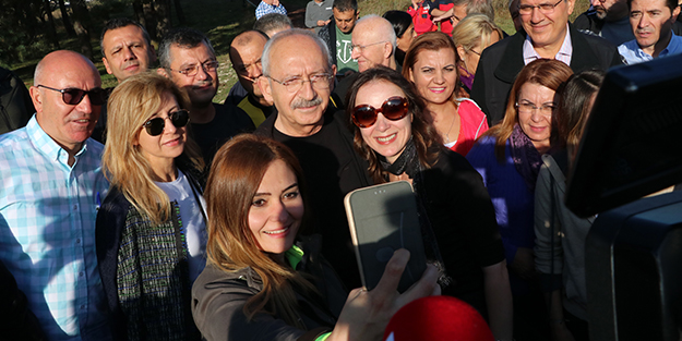 Fakir edebiyatı yapan Kılıçdaroğlu, toplantı bahanesiyle Bolu'da yandaşlarıyla eğlendi!