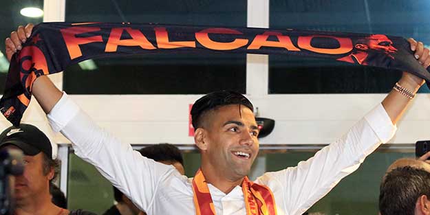 Falcao İstanbul'a geldi! Eşi üçlü çektirdi