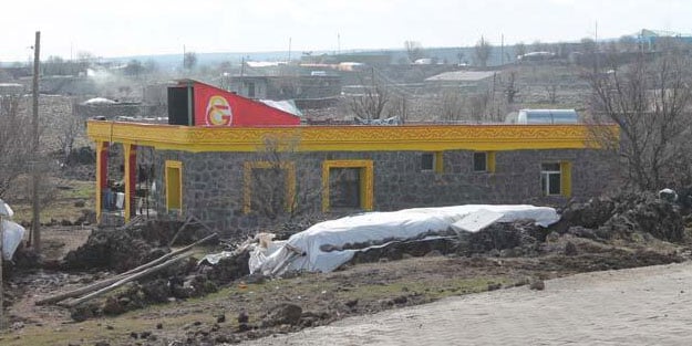 Fanatik gençler bunu da yaptı!