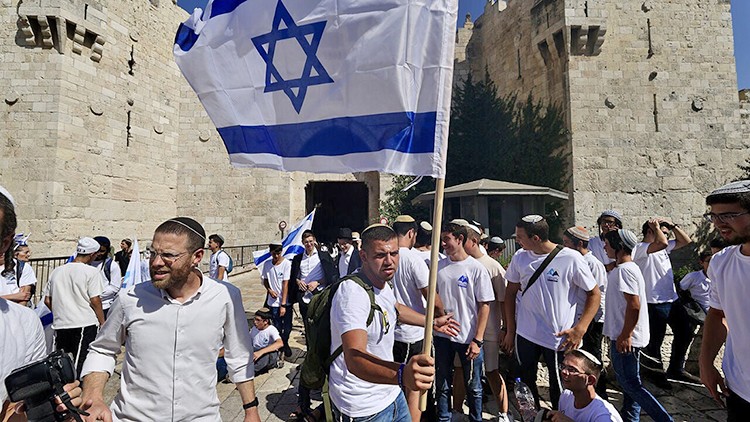 Fanatik Yahudiler, İsrail polisi koruması altında "Araplara ölüm" sloganı attılar: Mescid-i Aksa’ya baskın