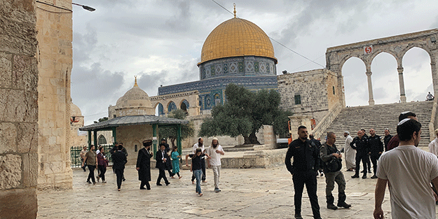 Fanatik Yahudilerden Mescid-i Aksa'ya baskın