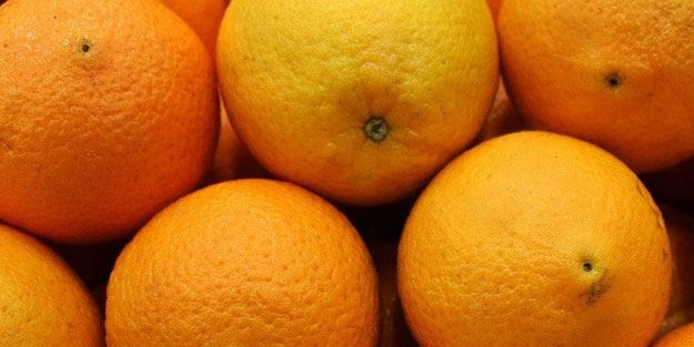 Fark atan roka: evinde süt kadar beyaz dişlere saniyelerden sonra sahip ol!