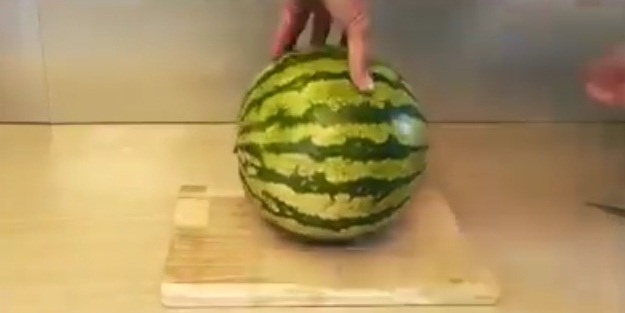 Farklı karpuz dilimleme - VIDEO