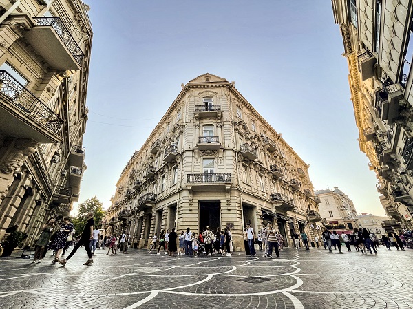 Farklı mimarisiyle dikkat çeken şehir: B