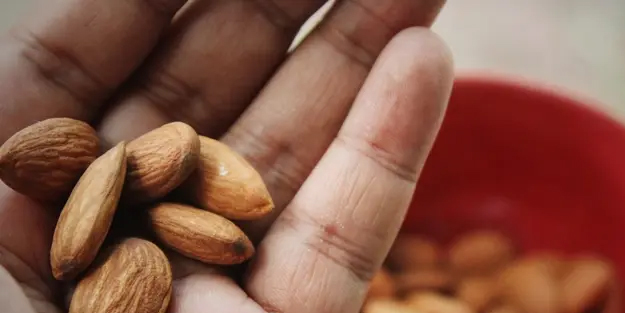 Fars tıbbına göre baş dönmesini engelliyor! 3 şeyi ilk kez duyacaksınız: Bala 1 kaşık ekleyip için