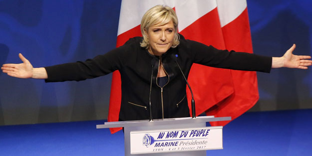 Faşist Le Pen hakim karşısına çıktı