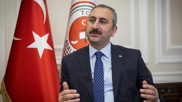 'Faşizm virüsüne en güzel golünü atan Mesut Özil'i tebrik ediyorum'