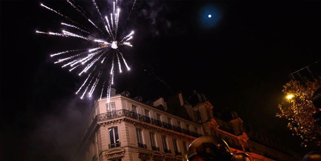 Fas’lılar zaferlerini kutluyordu! Fransız polisi göz yaşartıcı bomba ile katıldı