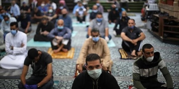 Fas'ta aylar sonra ilk cuma namazı kılındı