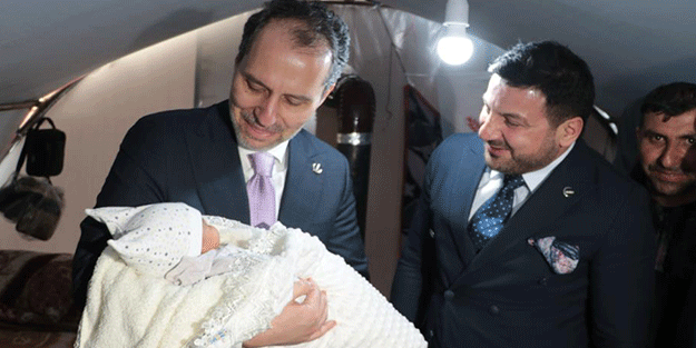 Fatih Erbakan, deprem çadırında doğan Necmettin Erbakan bebeği sevip, dua etti!