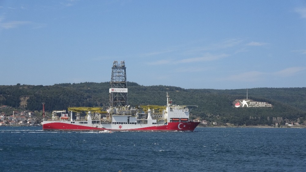 Fatih sondaj gemisi Çanakkale boğazından geçti 