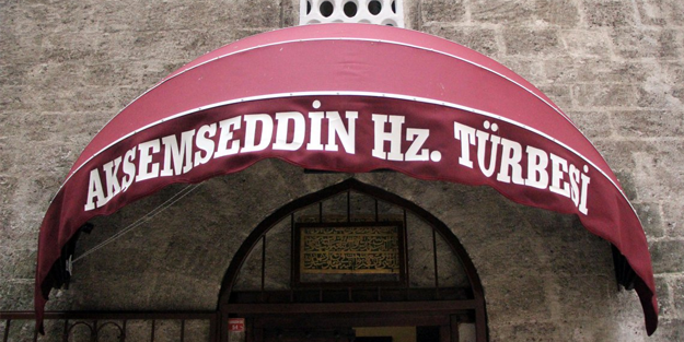Fatih Sultan Mehmet'in hocası Akşemseddin'in türbesinde tepki çeken görüntü