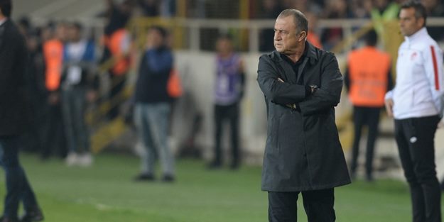 Fatih Terim'den 'futbolcular kaytarıyor' iması: Durup dururken başı dönüyor, ne yapayım
