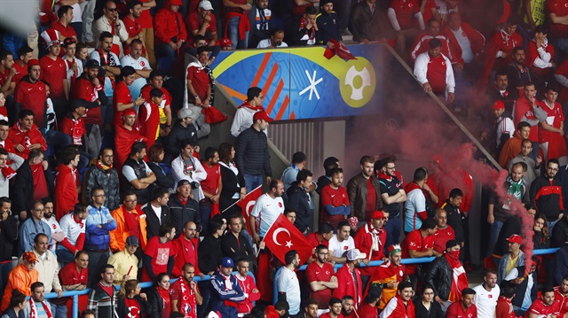 Fatih Terim'e hakaret eden taraftara kelepçe