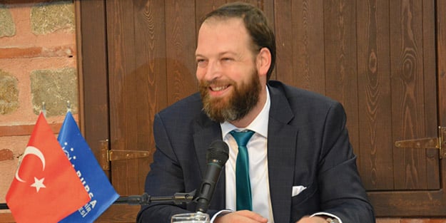 Fatih Tezcan’dan DW’ye ayar! ‘Dünya 2022’yi bekliyor’