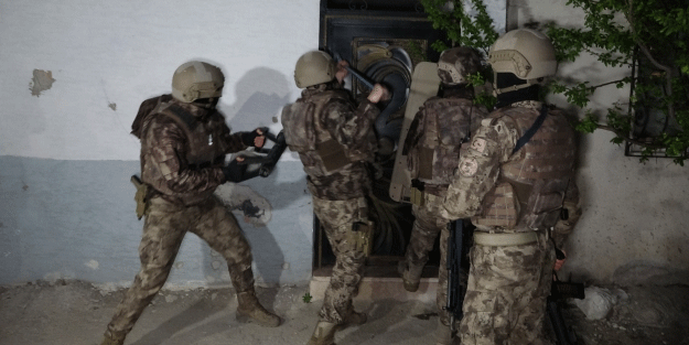 Fatih, Zeytinburnu, Sultangazi, Arnavutköy ve Başakşehir'de eş zamanlı operasyon