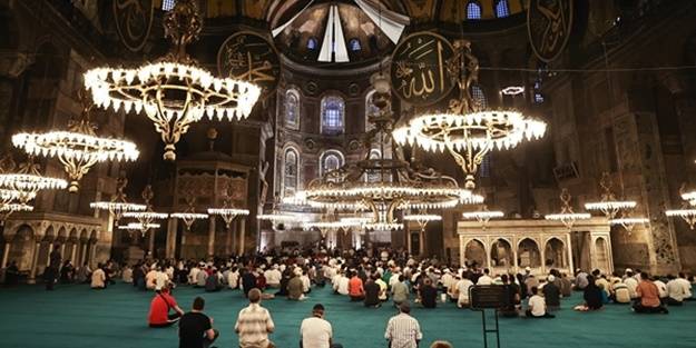 Fatih'in emaneti Ayasofya'nın ibadete açılmasının üzerinden tam bir yıl geçti
