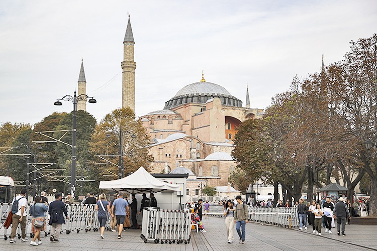 Fatih’in emaneti, fethin nişanesi: Ayasofya Cami-i Şerifi ciddi tehdit altında