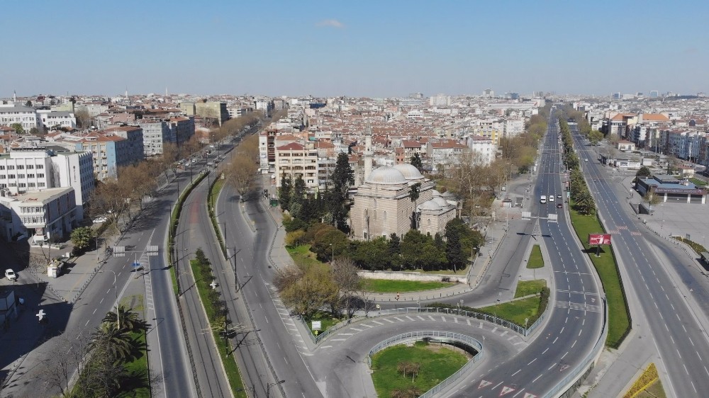 Fatih’in en işlek caddeleri bomboş kaldı 