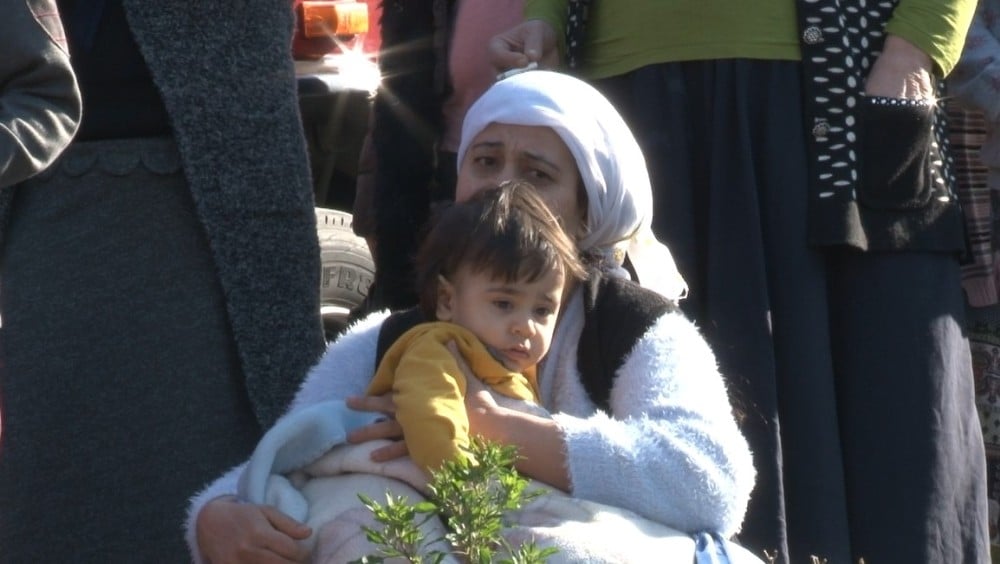 Fatih’te 3 katlı bina alev alev yandı 