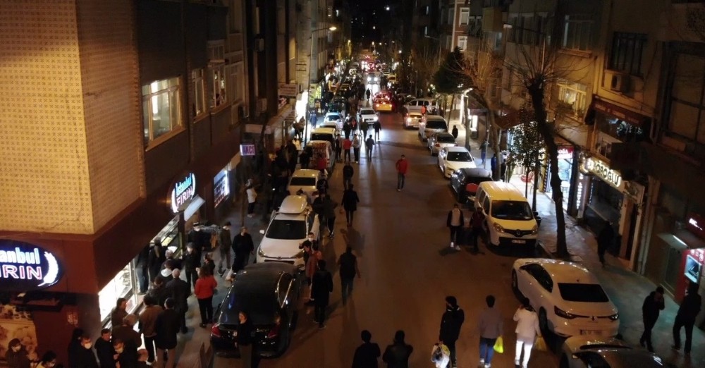 Fatih’te araç ve insan yoğunluğu drone ile havadan görüntülendi 