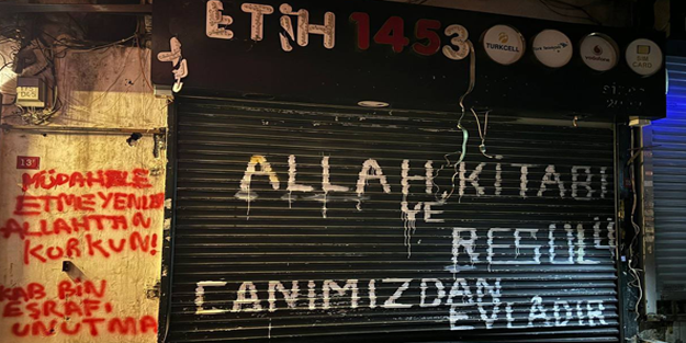 Fatih'te çarşaflı bir kadına saldıran namussuzun dükkanı tahrip edildi