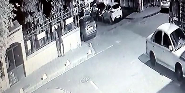 Fatih'te çirkin provokasyon! Hadis-i şerifleri yırtıp Müslümanları kışkırttı