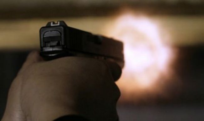 Fatih'te genç kadına kurşun yağmuru