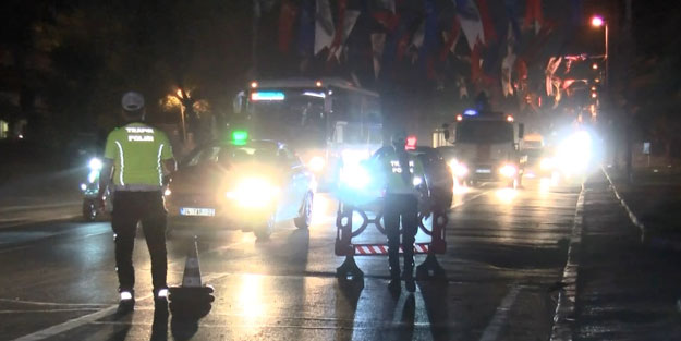 Fatih'te karşıya geçen yayaya çarptı! Aracı bırakıp olay yerinden kaçtı