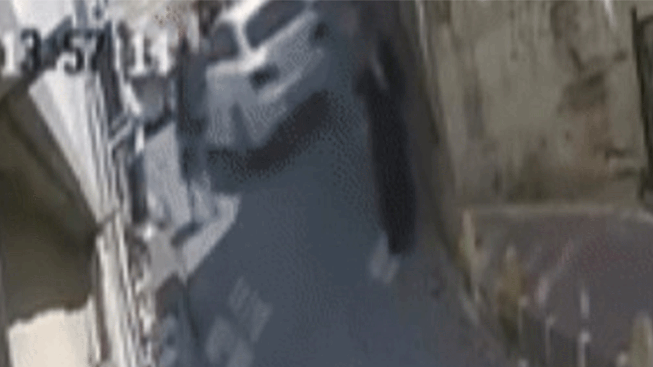 Fatih'te korkunç kaza: Vitesleri karıştırınca kaldırımdaki kadına çarptı!