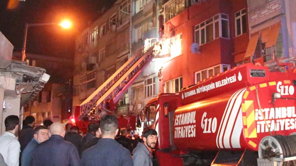 Fatih'te korkutan yangın : 4 kişi yaralı