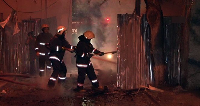 Fatih'te korkutan yangın