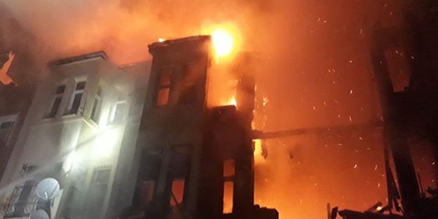 İstanbul'da korkutan yangın! Yan binalara da sıçradı