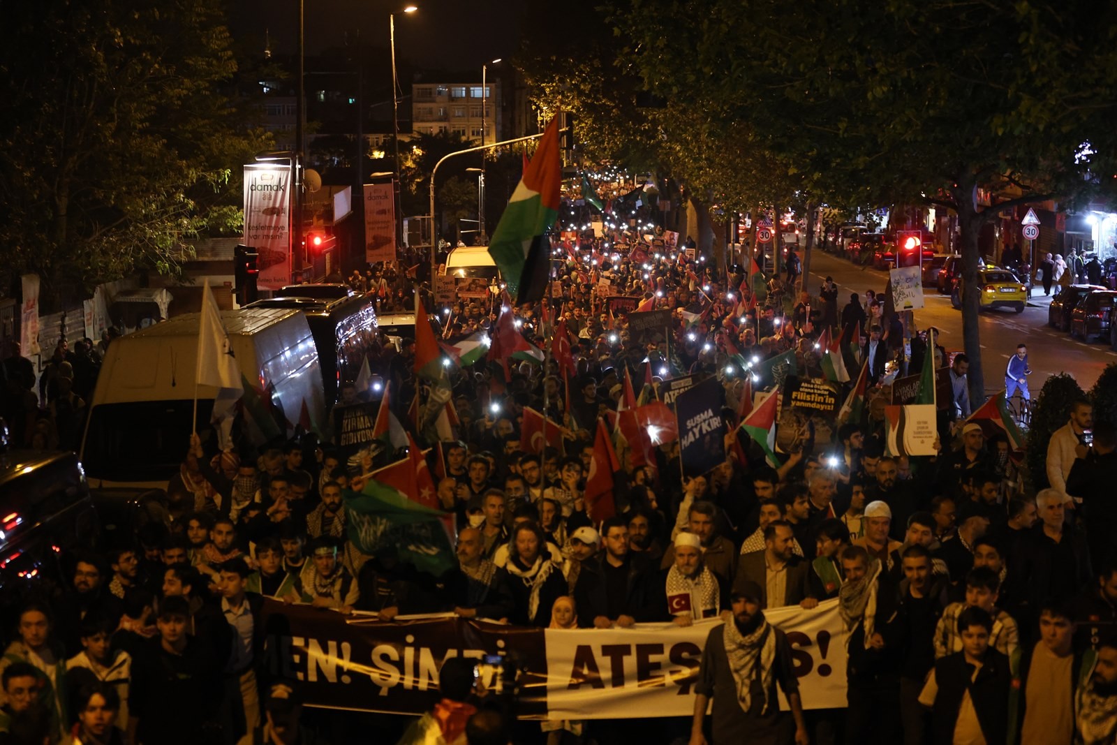 Fatih’te on binlerce kişi Filistin için yürüdü