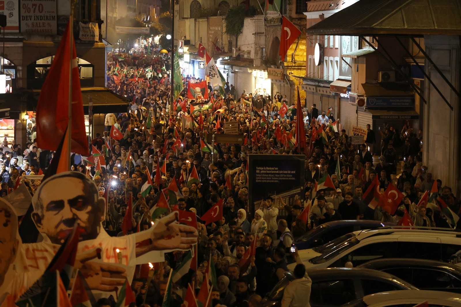 Fatih’te on binlerin katılımıyla büyük Gazze yürüyüşü