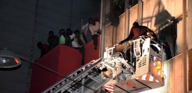 Fatih'te pansiyonda yangın: 5'i ağır, 10 yaralı