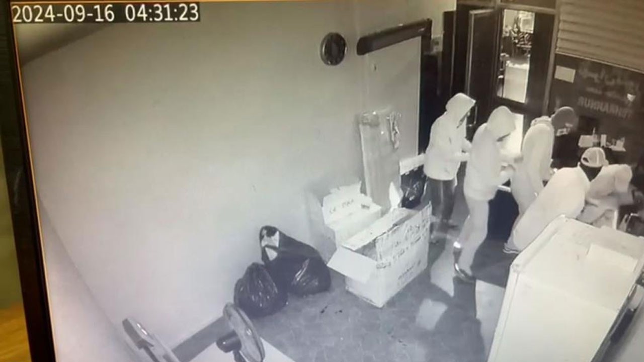 Fatih’te para dolu kasayı böyle çaldılar! O anlar kamerada