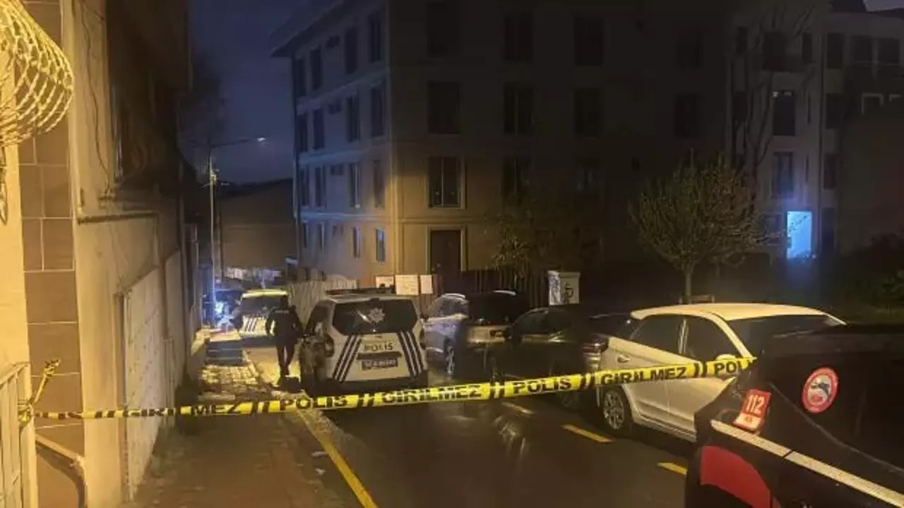 Fatih’te polislere saldırı! Saldırgan vuruldu