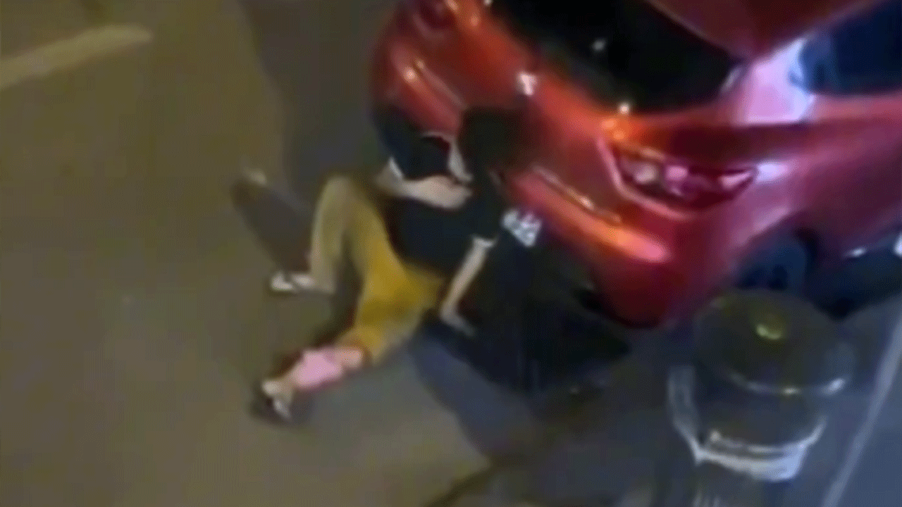 Fatih’te şoke eden anlar! Sokakta hayali çatışma yaşadı, yaralı kurtuldu