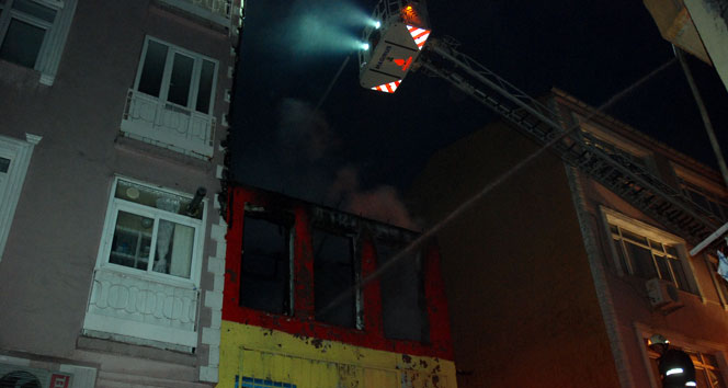 Fatih’te Suriyelilerin yaşadığı evde yangın çıktı