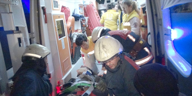 Fatih’te bina çöktü