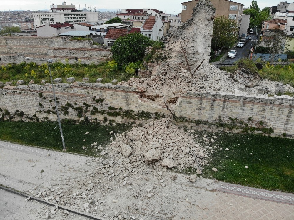 Fatih’teki tarihi surlarda çökme yaşandı 