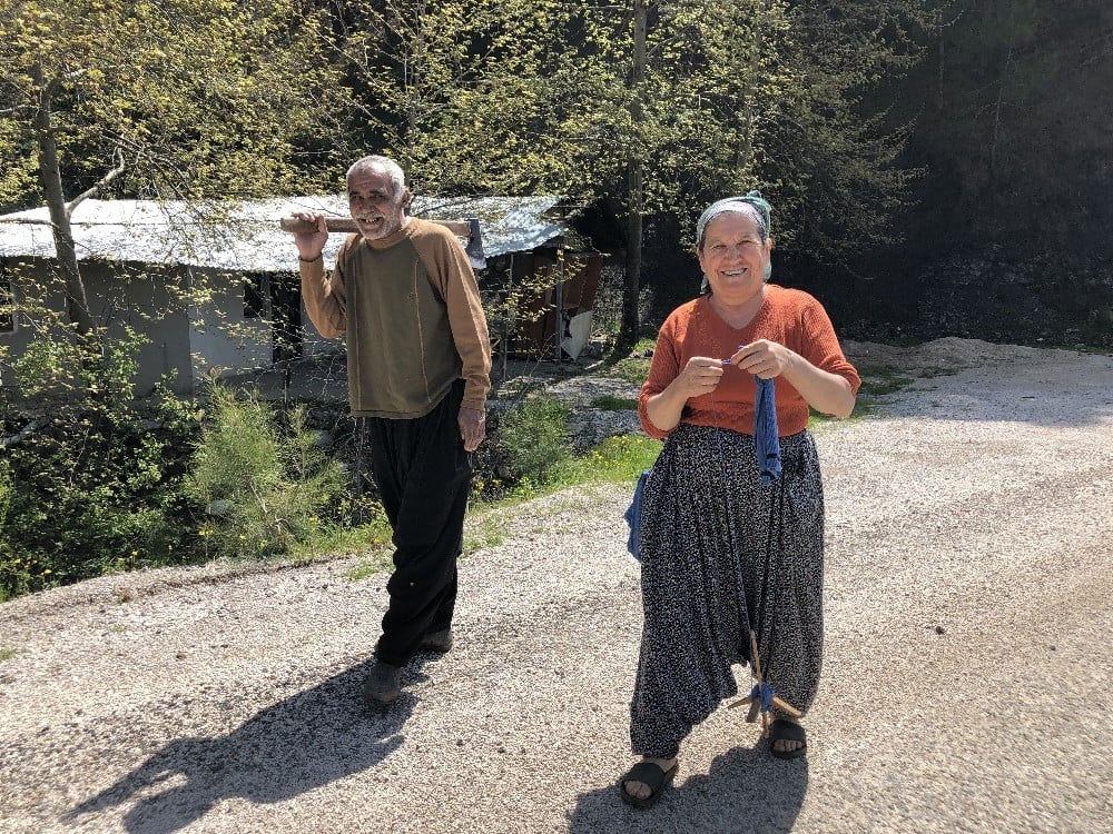 Fatma ana geleneğini unutmadı, kirmenini bırakmadı 