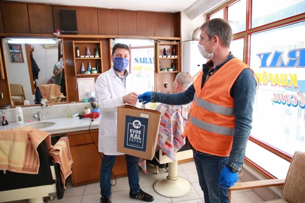 Fatsa Belediyesinden 200 berber ve kuaföre hijyen çantası 