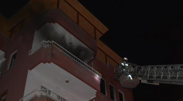 Fatsa'da ev alev alev yandı