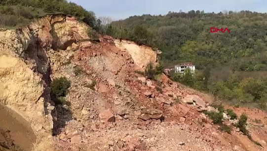 Fatsa’da zaman daralıyor! Göçük altındaki şoför için çalışmalar tehlike nedeniyle durduruldu!