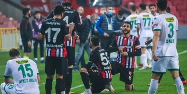Faulü fırsat bilen futbolcular oruçlarını açtı