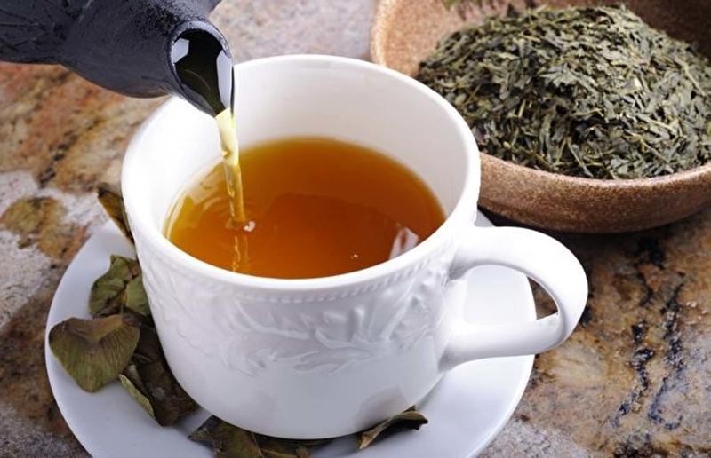 Faydasını bilseniz asla dökmezsiniz! Demlikte kalan çayları